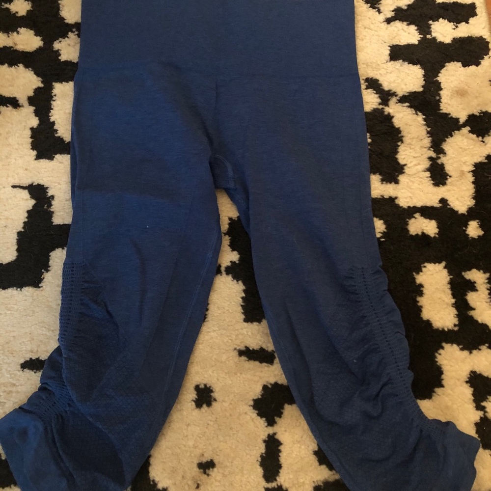 Lululemon in the flow crop